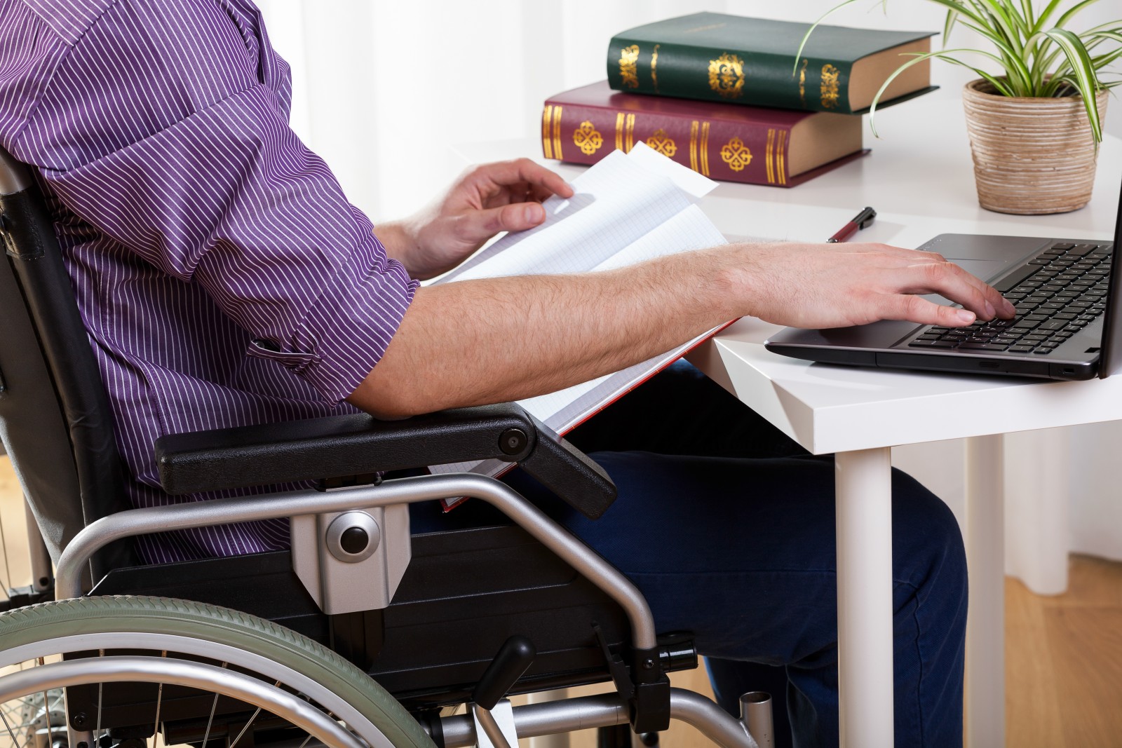 Упростили инвалидность. Трудоустройство инвалидов. Инвалидность. Профессиональная реабилитация инвалидов. Рабочие места для инвалидов.
