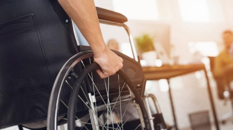 Поддержка лиц с инвалидностью: реализация мер в области соцзащиты