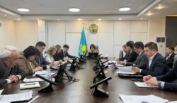 Казахстанцев начнут уведомлять о скринингах и прививках через 1414